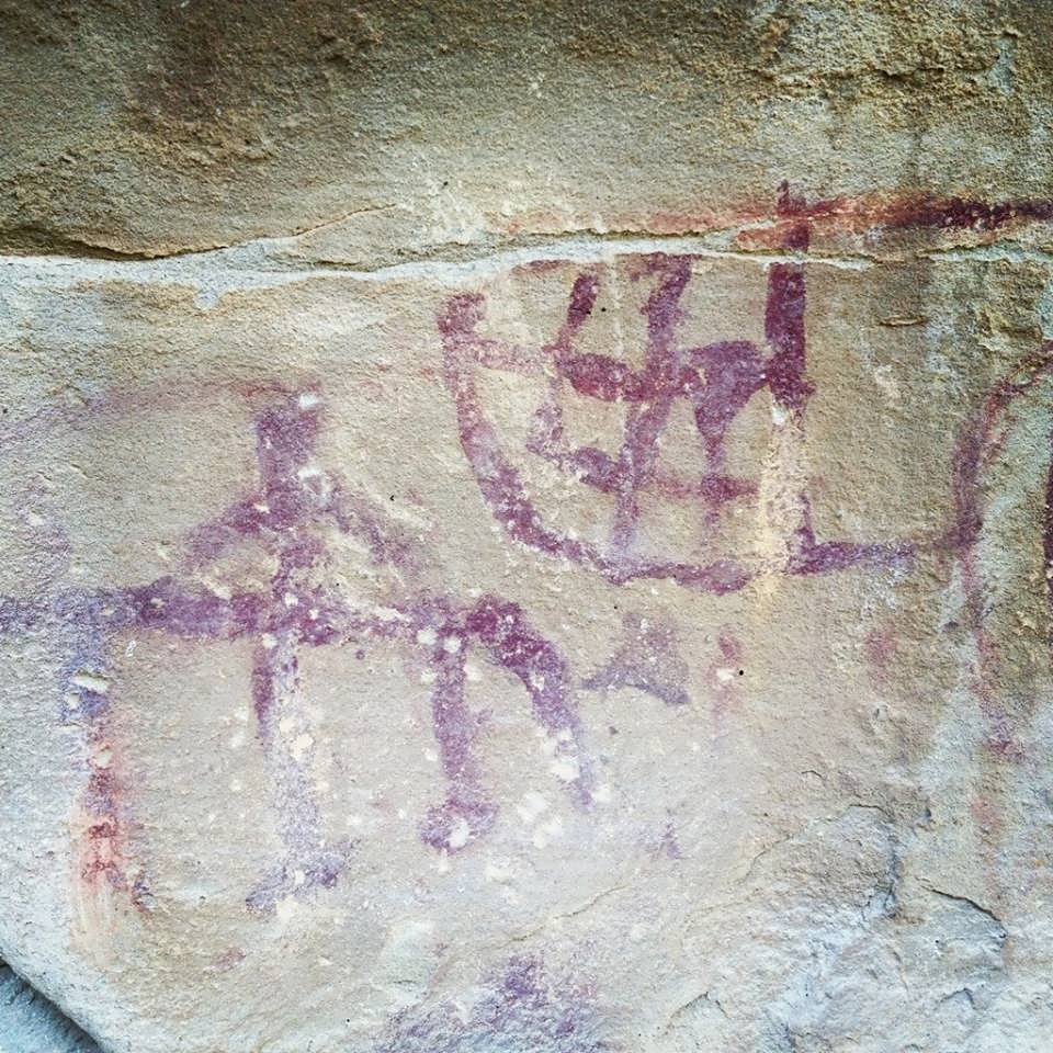 Древние наскальные рисунки в ущелье Виттурзивалу